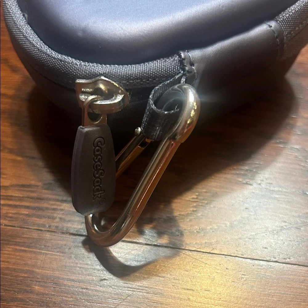 CaseSack Compact Hard Shell Gray/Blue Earbud Case with Clip